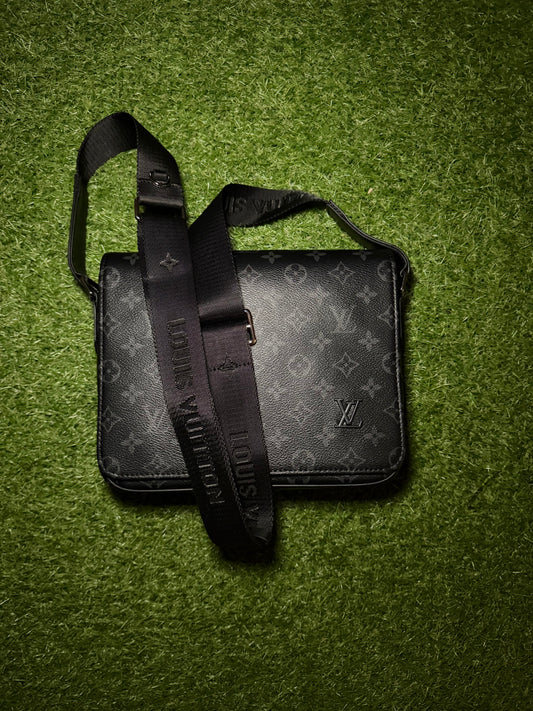 LV Shoulder Bag ⚫️💼